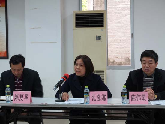 區(qū)人大常委會副主任、區(qū)總工會主席范泳嫦總結講話 