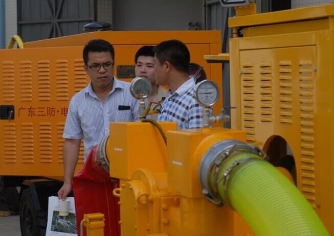 搶險(xiǎn)救災(zāi)用發(fā)電及給排水拖掛車