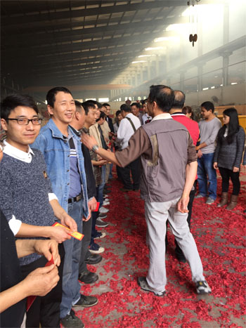 公司領(lǐng)導派發(fā)開門利是