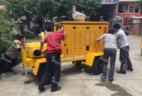 推動(dòng)移動(dòng)泵車(chē)拍照