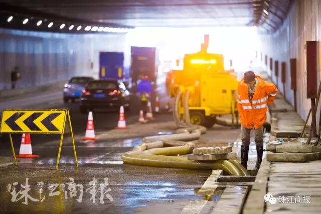 三業(yè)科技泵車出場，2小時抽排完隧道積水。
