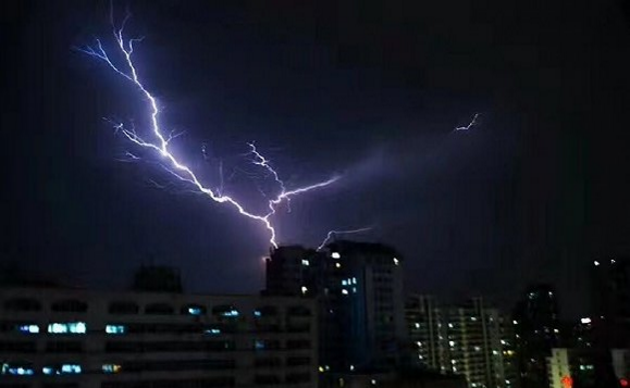 三業(yè)抽水排污泵車(chē)