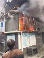 成都一餐館起大火好嚇人 男子緊急疏散住戶(hù)反應(yīng)快